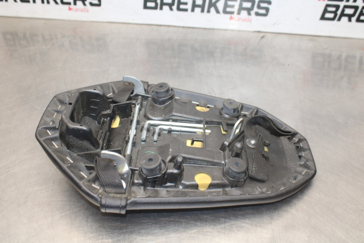 23-24 YAMAHA MT-07 REAR BACK PASSENGER TANDEM SEAT PAD SADDLE PILLION BB927