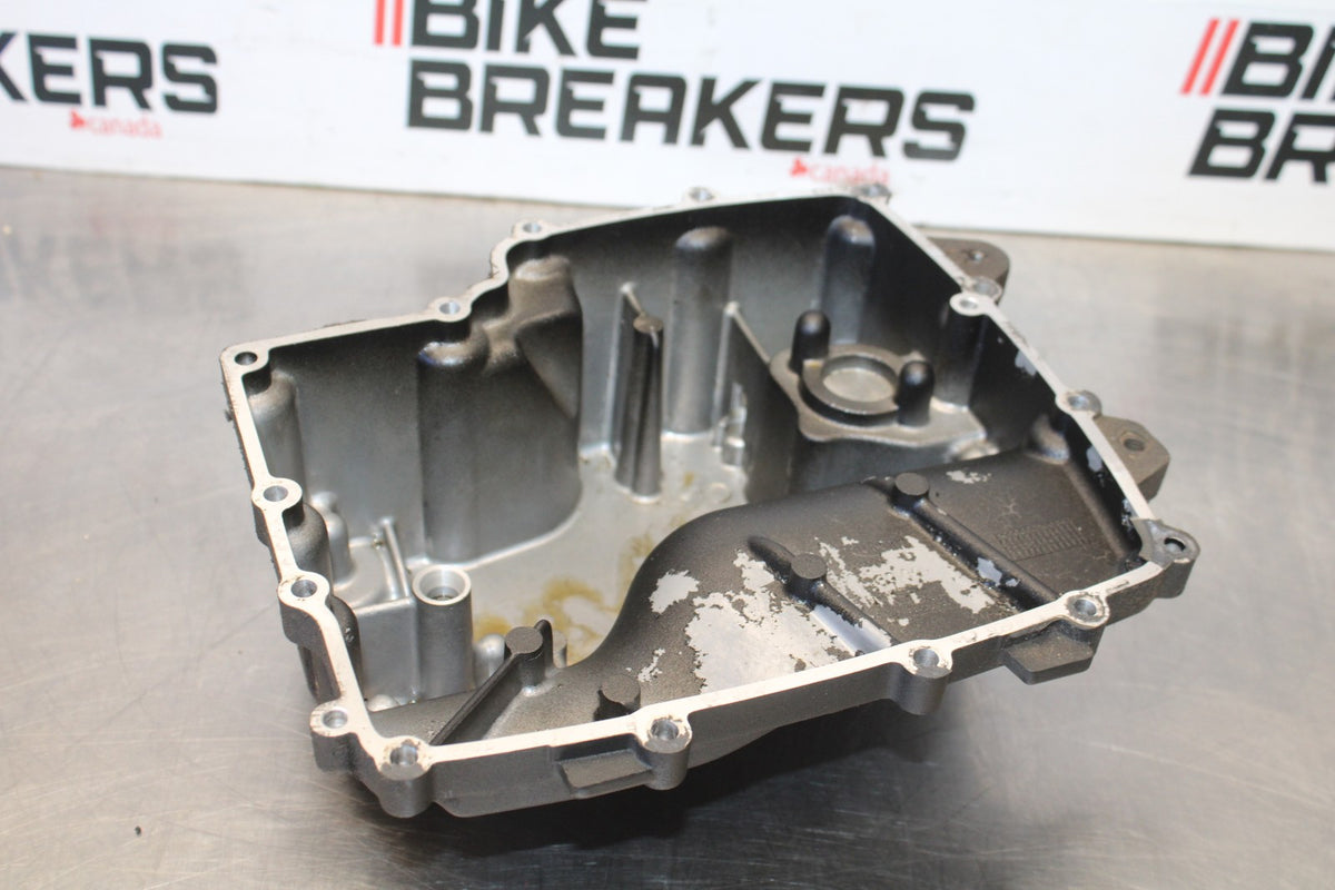 15 TRIUMPH TIGER 800 ENGINE MOTOR BOTTOM OIL PAN COVER BB873