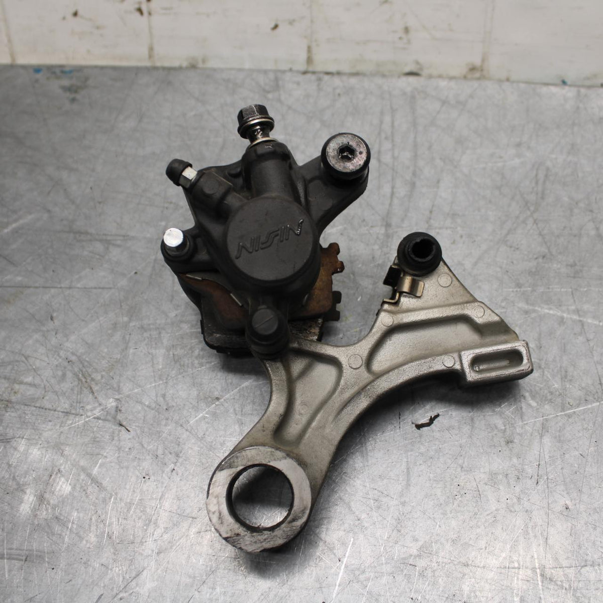 09-12 HONDA CBR600RR REAR  BRAKE CALIPER W MOUNT BRACKET 43150-MFJ-A51 BB450