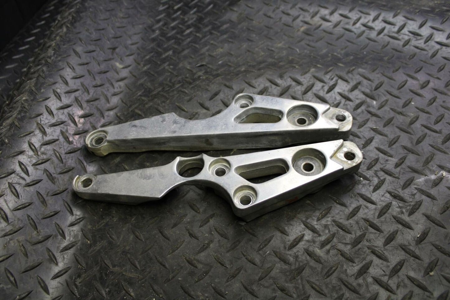 80-81 YAMAHA XS1100 SPECIAL SUPPORT FOOT RESTS PEGS STEPS SET PAIR BB174