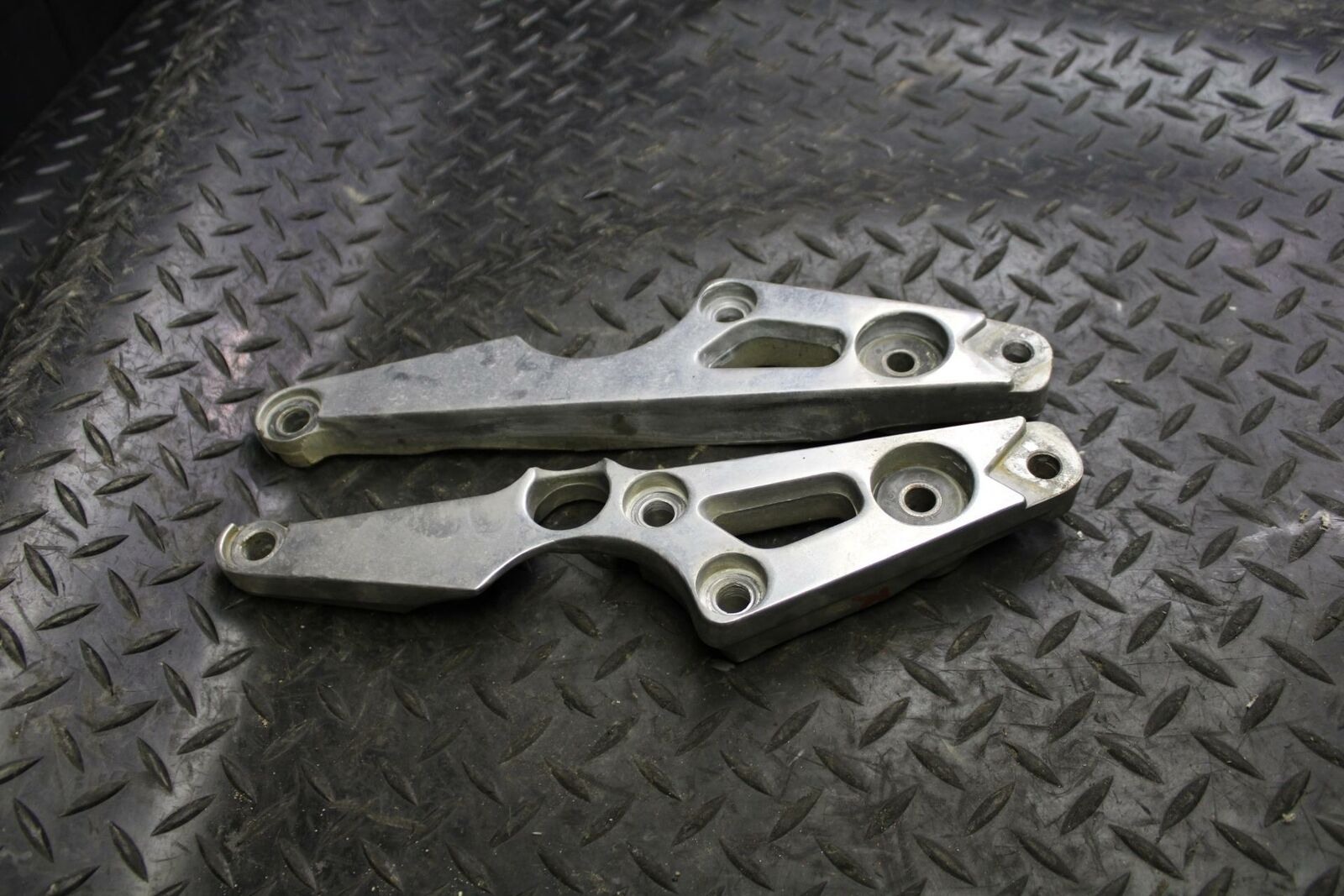 80-81 YAMAHA XS1100 SPECIAL SUPPORT FOOT RESTS PEGS STEPS SET PAIR BB174