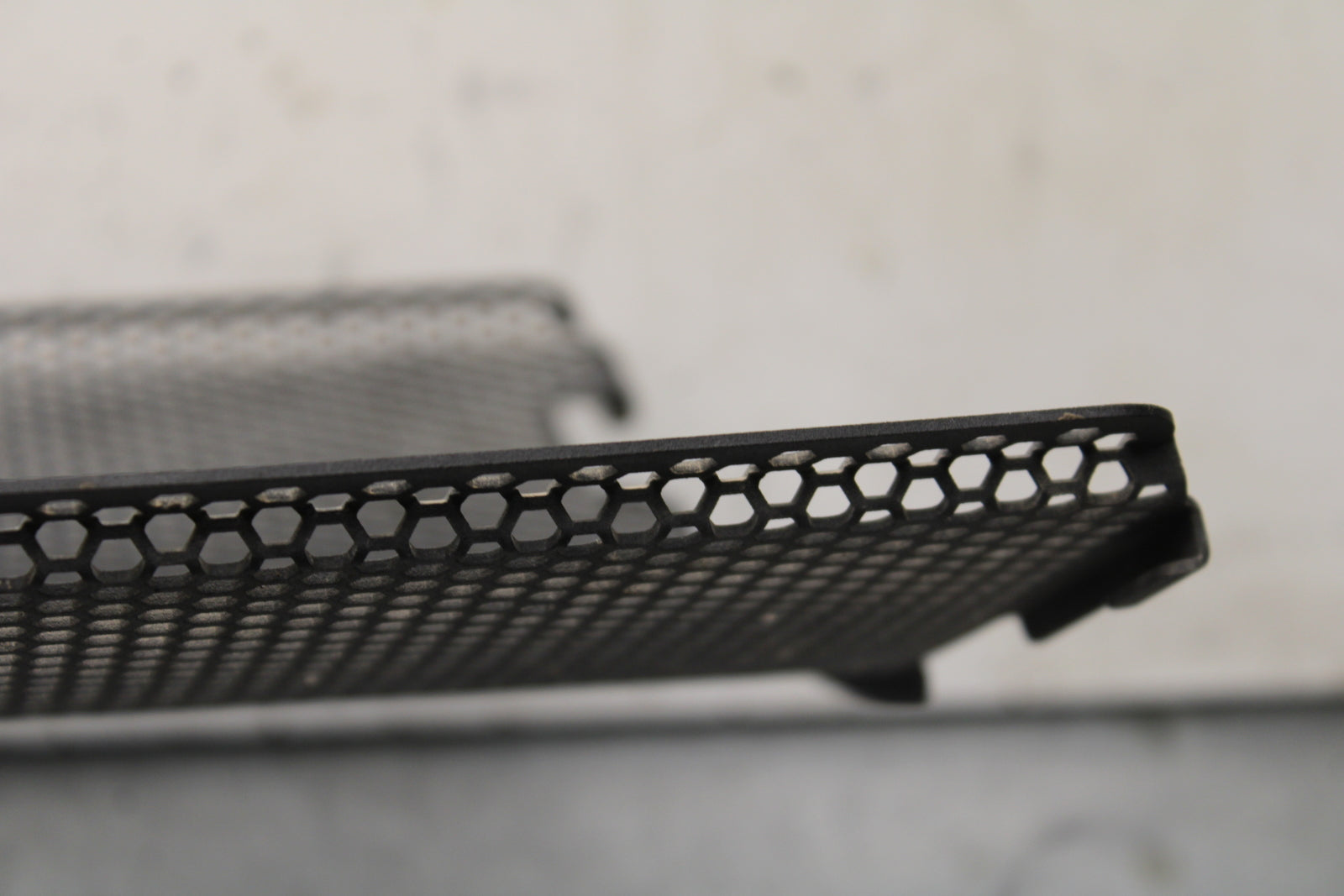 16 KAWASAKI NINJA ZX10R COOLANT RADIATOR GUARD GRILLE BB650