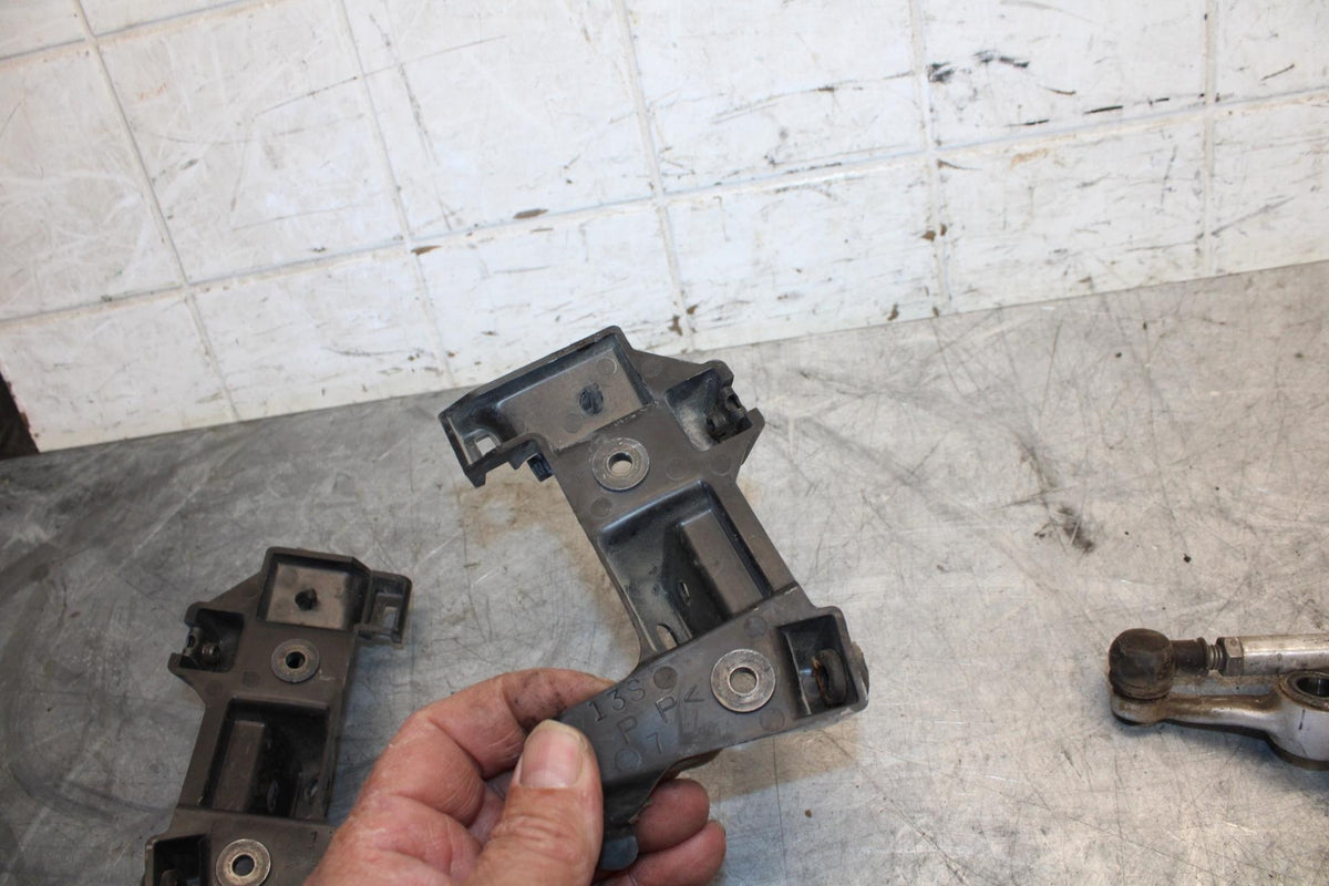 2009 Yamaha YZF R6 SIDE FAIRING STAY BRACKET BB532