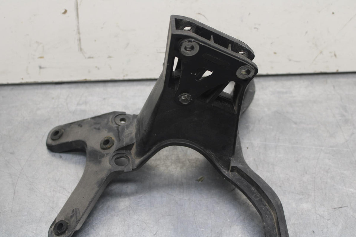 1999 Suzuki GSXR600 UPPER FAIRING MIRROR GAUGES STAY BRACKET BB608