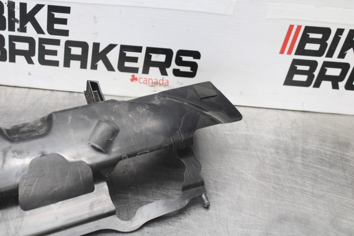 15-26 SUZUKI GSXR600 LOWER FRONT UPPER INNER HEADLIGHT COWL FAIRING  BB888