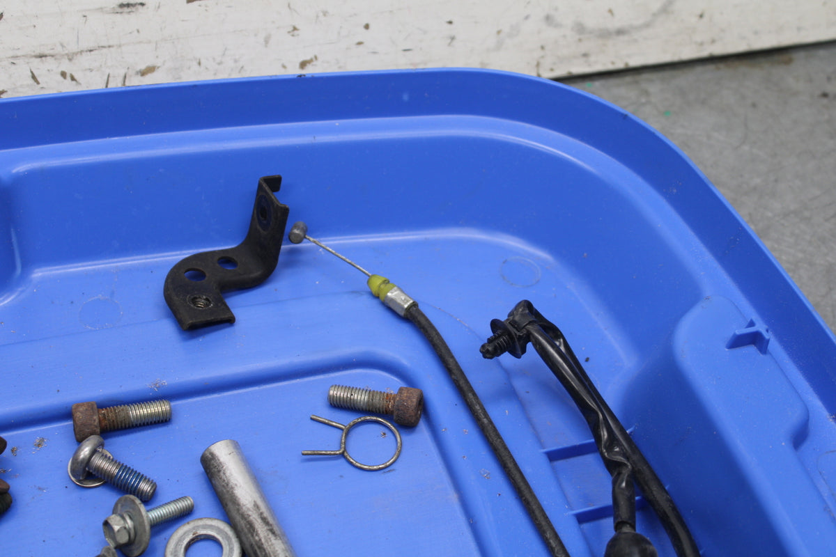 05-08 SUZUKI GSXR1000 MOUNTING BOLTS HARDWARE MOTOR SCREWS BB113