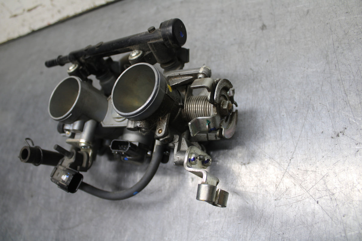 24 KAWASAKI NINJA 500 ABS MAIN FUEL INJECTORS / THROTTLE BODIES BB744