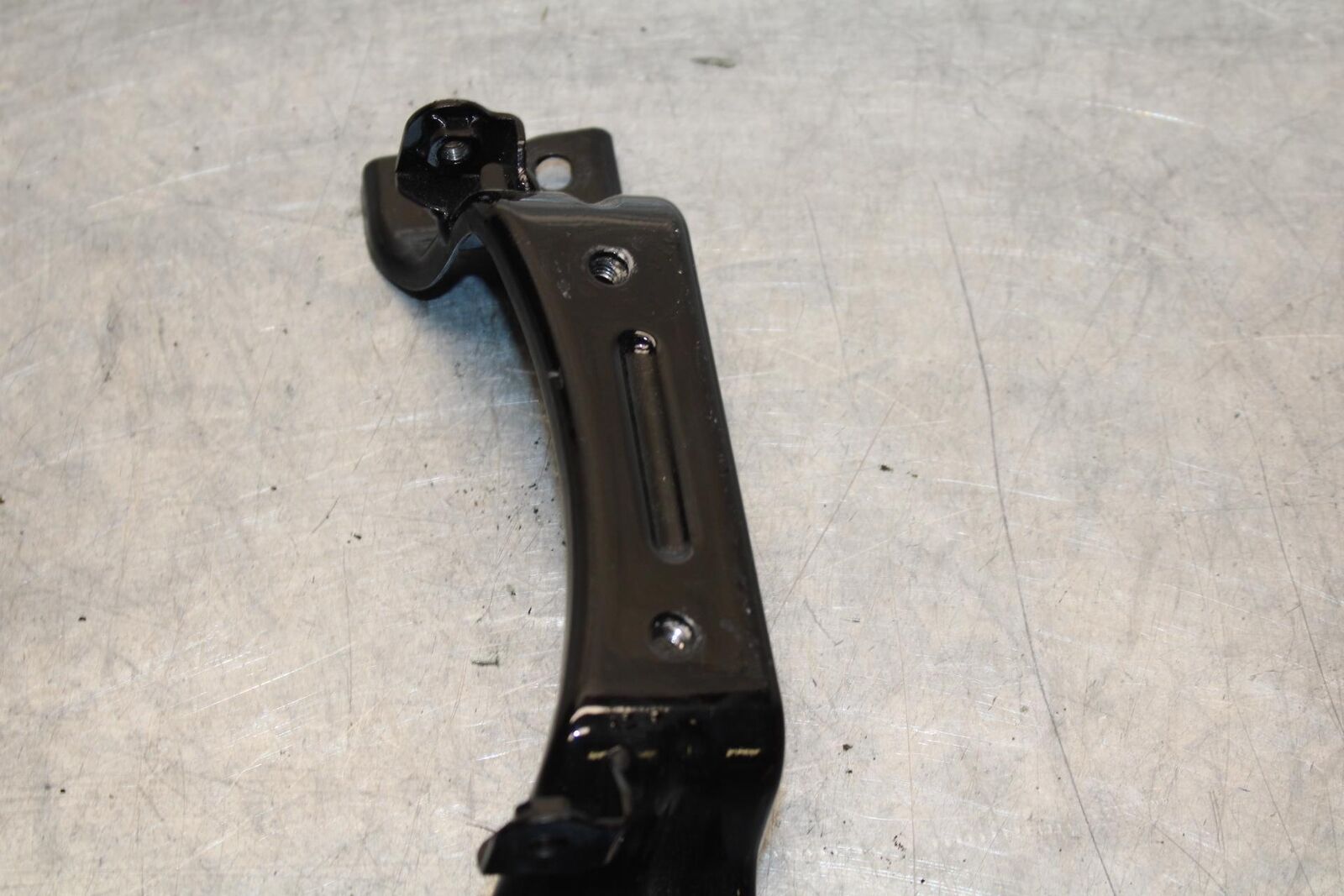 19-22 KAWASAKI Z400 GAS TANK FUEL CELL PETROL RESERVOIR BRACKET MOUNT BB70