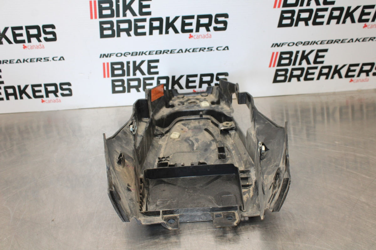 17-22 KTM 390 DUKE REAR BACK TAIL UNDERTAIL BATTERY TRAY PLASTIC BB180