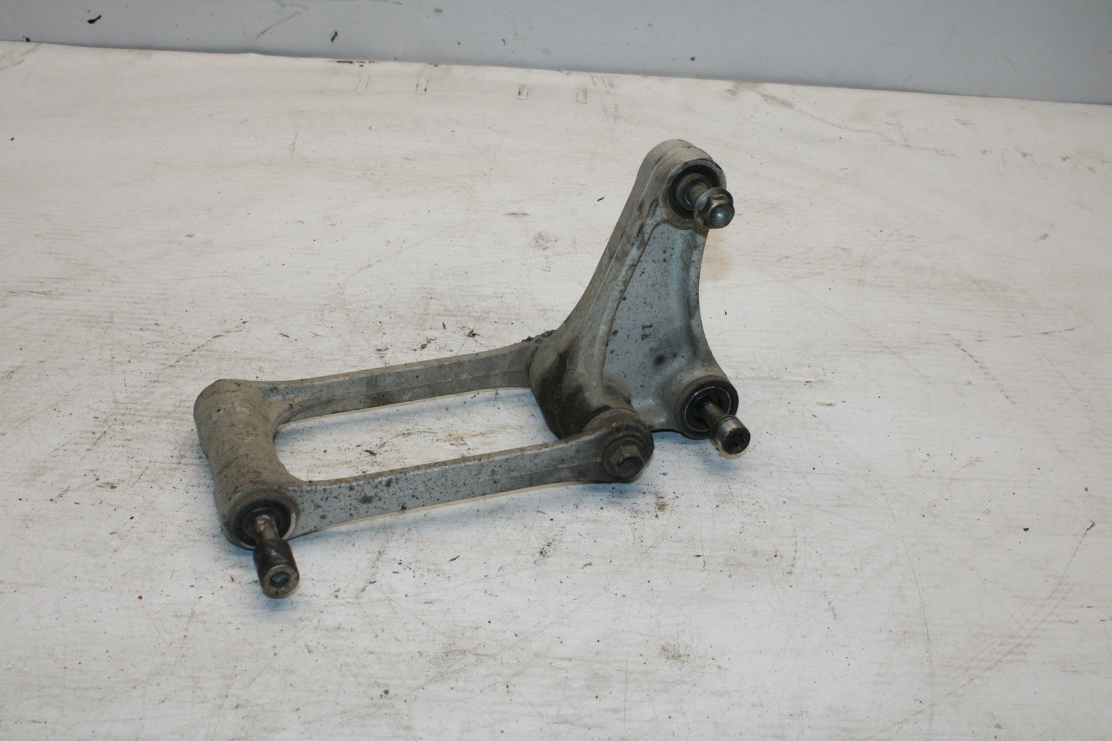 04-05 HONDA CBR1000RR REAR DOGBONE SHOCK LINKAGE LINK BB285