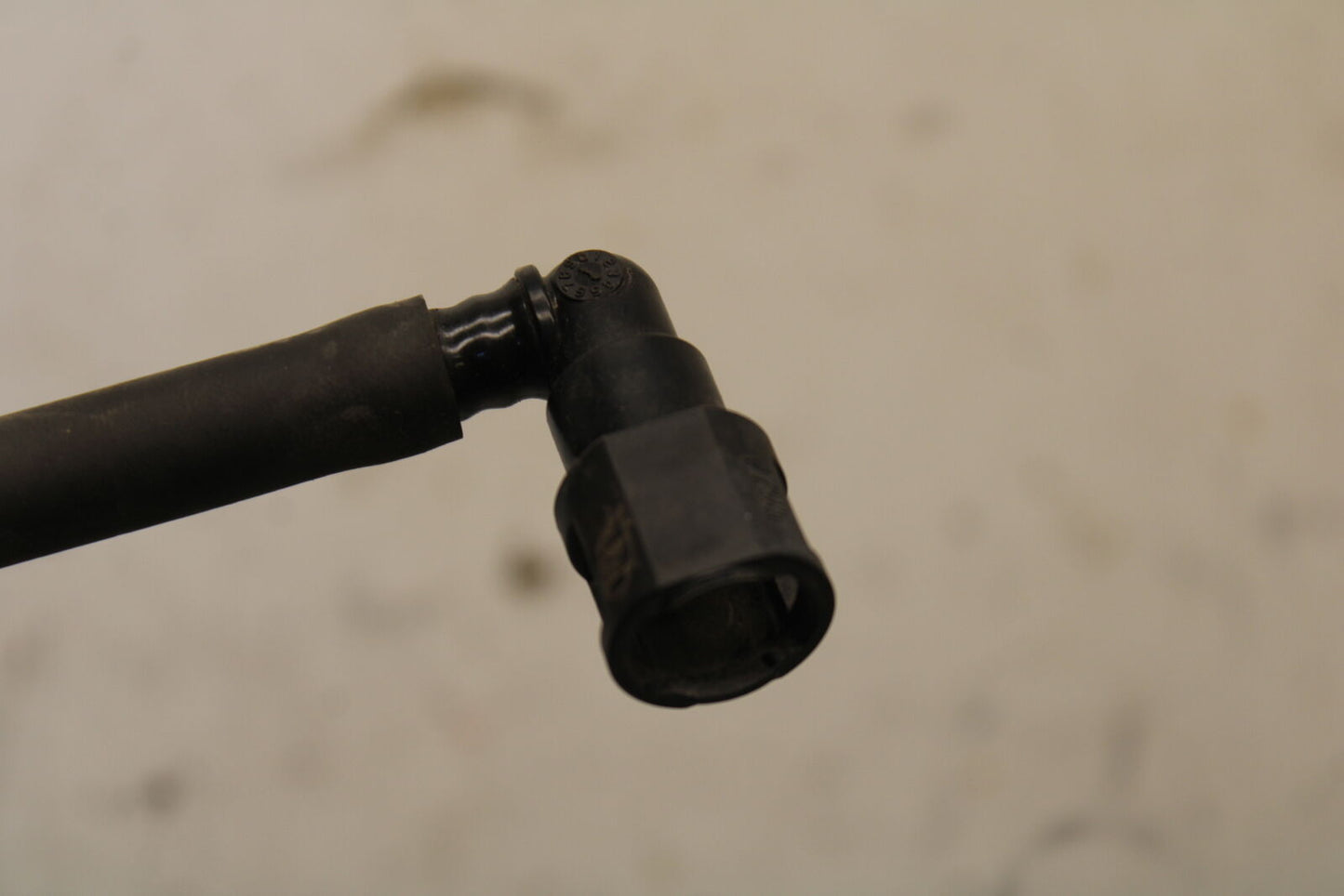 05-06 SUZUKI GSXR1000 FUEL HOSE GAS LINE TUBE PIPE 15810-41G00 BB663