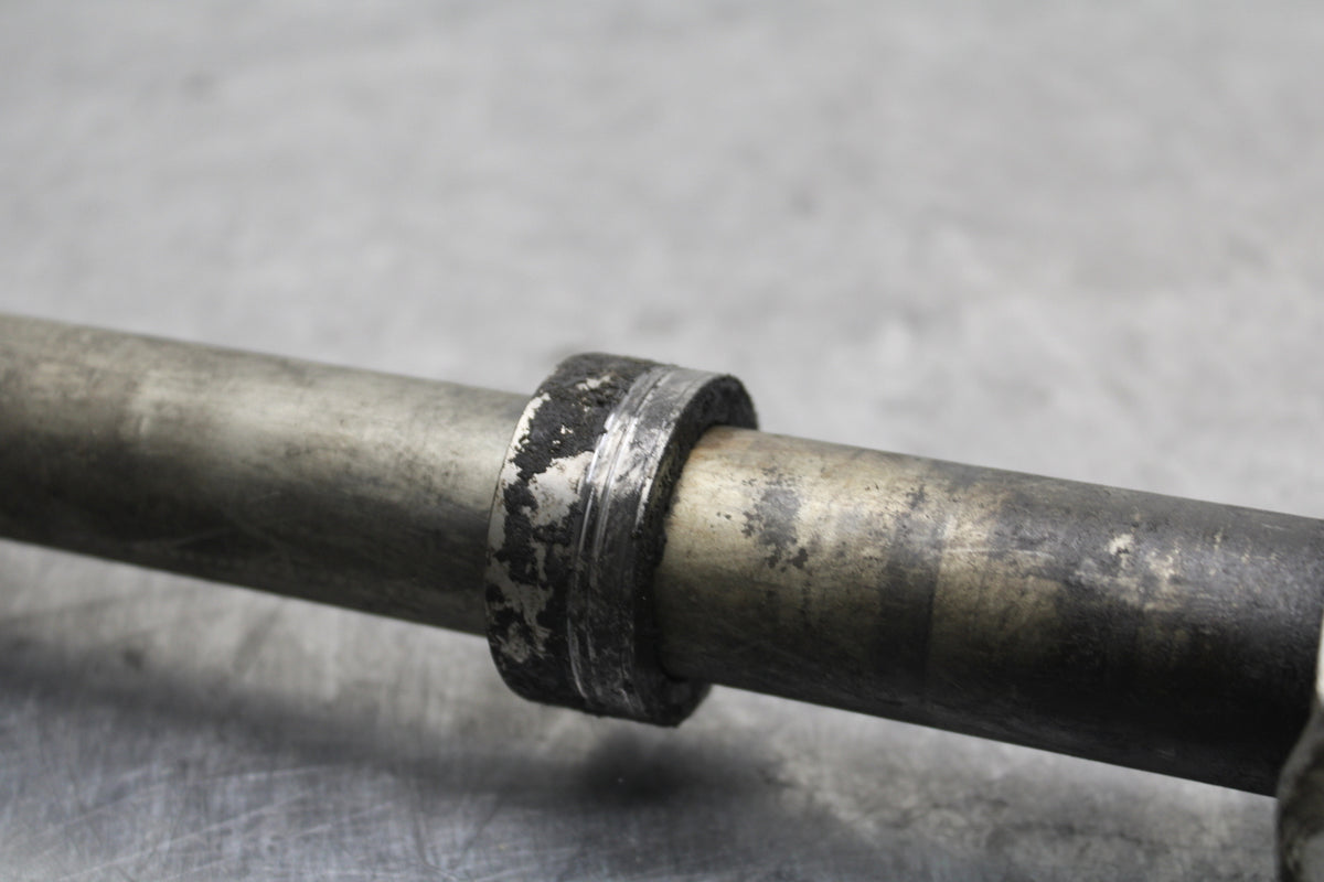 08-10 SUZUKI GSXR 600 REAR AXLE BACK WHEEL RIM PIVOT BOLT AXEL BB132