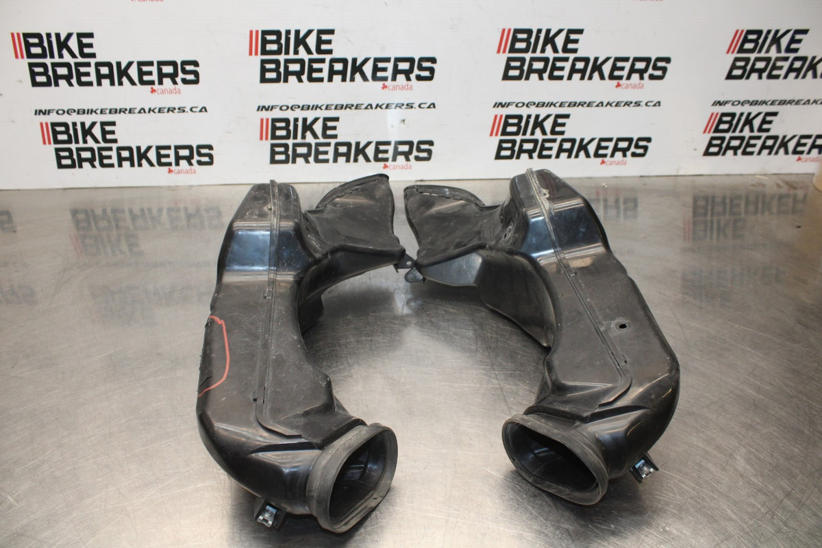 08-10 SUZUKI GSXR 600 RIGHT LEFT AIR INTAKE DUCTS BB835