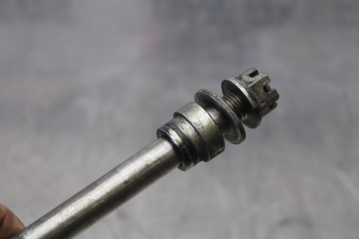 81 YAMAHA MAXIM 550 XJ550 FRONT WHEEL RIM AXLE PIVOT BOLT BB866