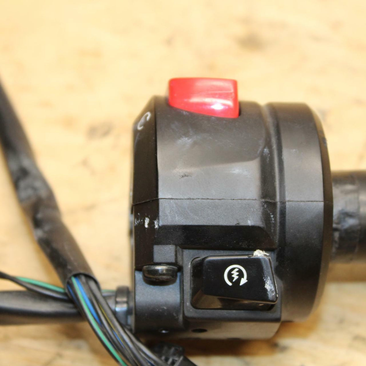 07-12 SUZUKI BANDIT 650S RIGHT CLIP ON HANDLE KILL OFF START SWITCH SWITCHES BB3
