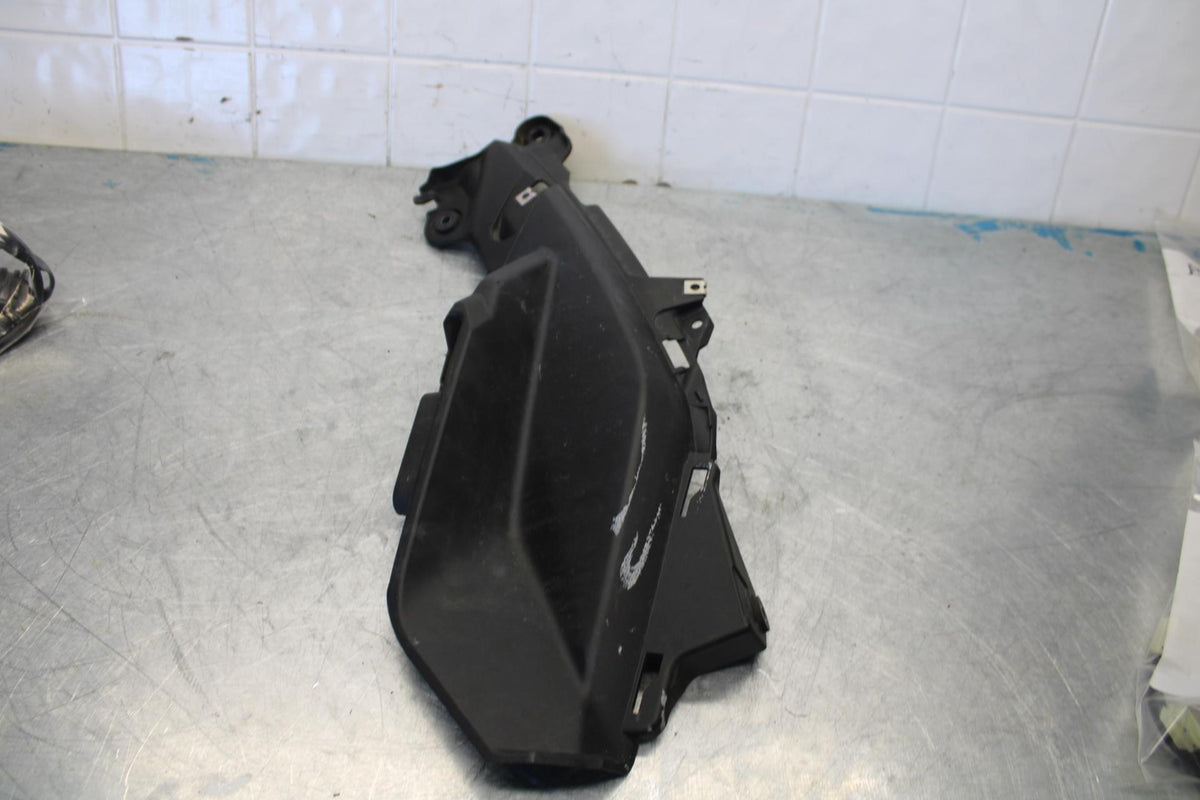 17-18 YAMAHA YZF R3 PLASTIC LEFT INNER FAIRING COWL PANEL TRIM  BB438 