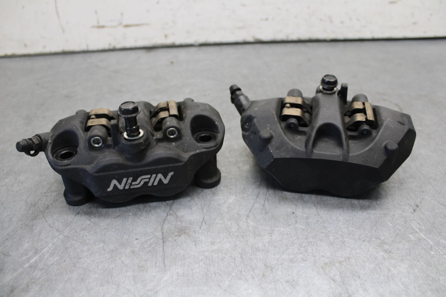 13-18 KAWASAKI NINJA ZX6R RIGHT LEFT FRONT BRAKE CALIPER SET PAIR CALIPERS BB682