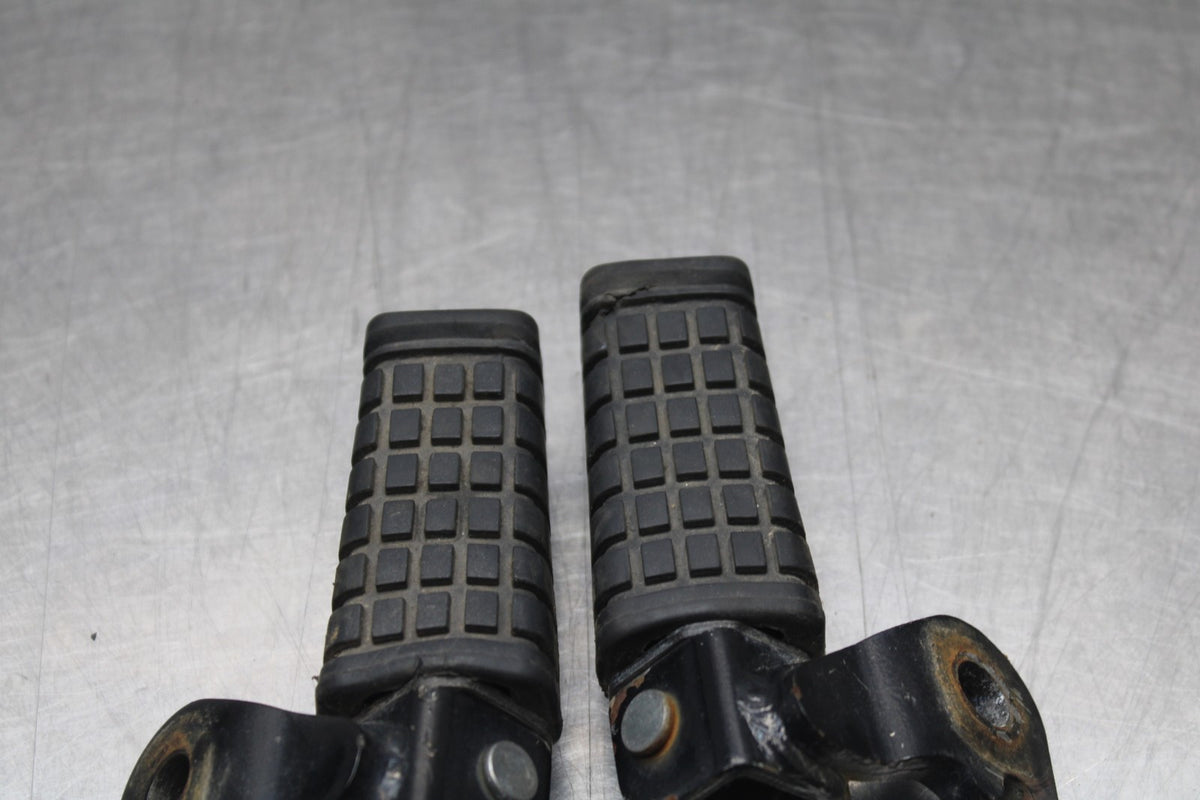 96 KAWASAKI NINJA 500 EX500A REAR BACK PASSENGER PEG SET PAIR BB768