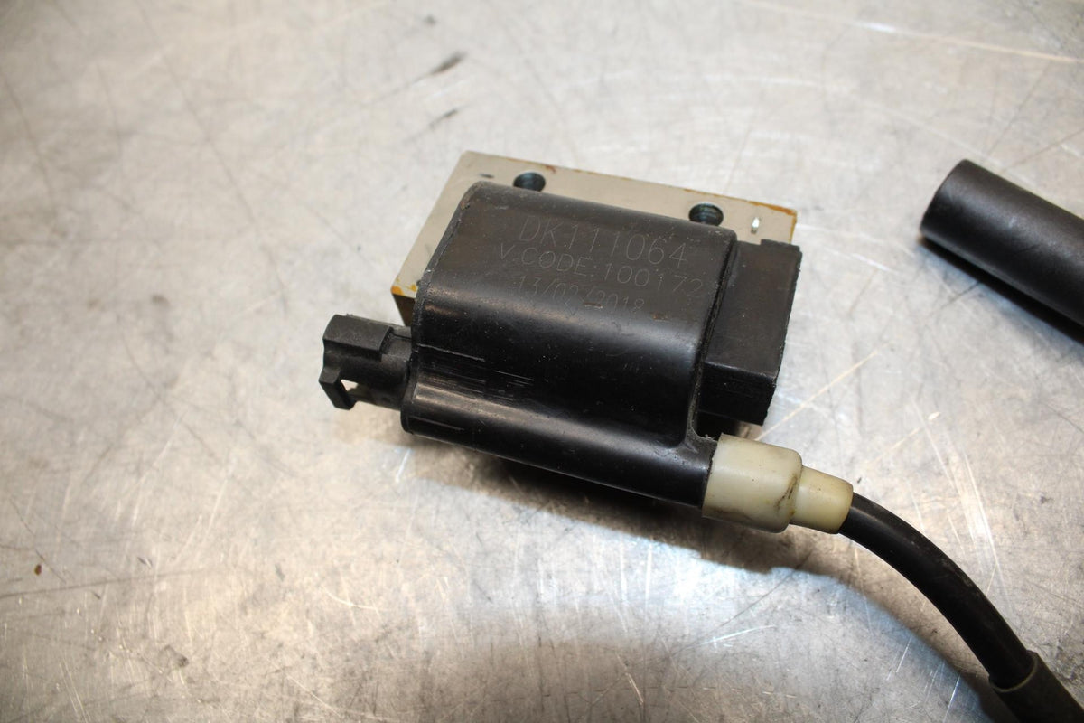 18 KTM RC 390 IGNITION COIL SPARK PLUG CAP  BB442