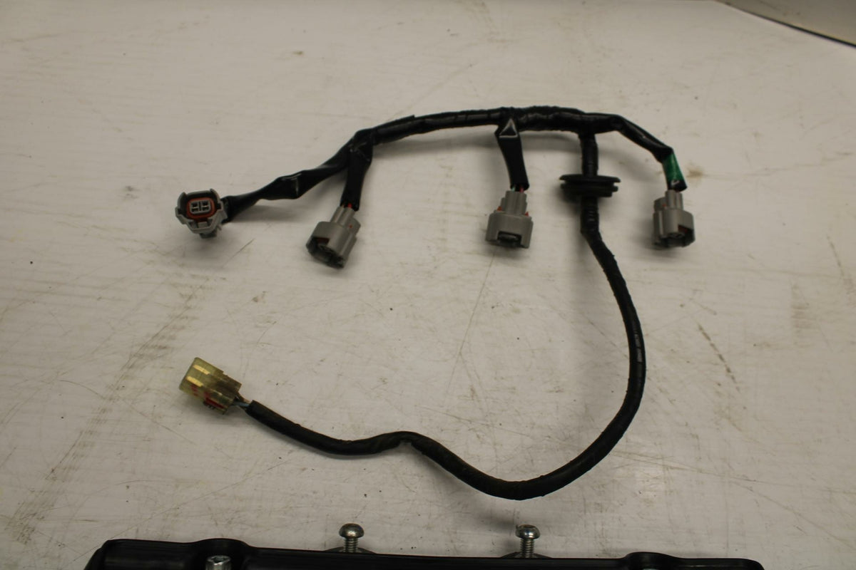 07 YAMAHA YZF R6 2c0 SECONDARY FUEL INJECTORS TOP AIRBOX GAS RAIL BB284