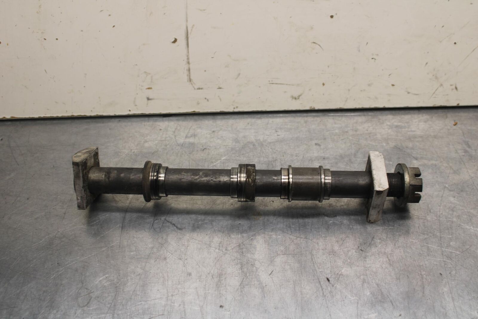 1999 Suzuki GSXR600 REAR AXLE BACK WHEEL RIM PIVOT BOLT AXEL 64711-33E30 BB608