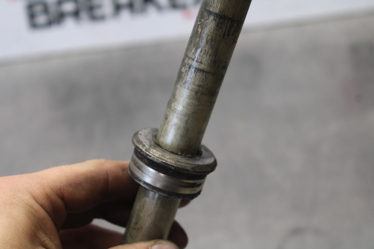 08 KAWASAKI NINJA ZX10R REAR AXLE BACK WHEEL RIM PIVOT BOLT AXEL BB902