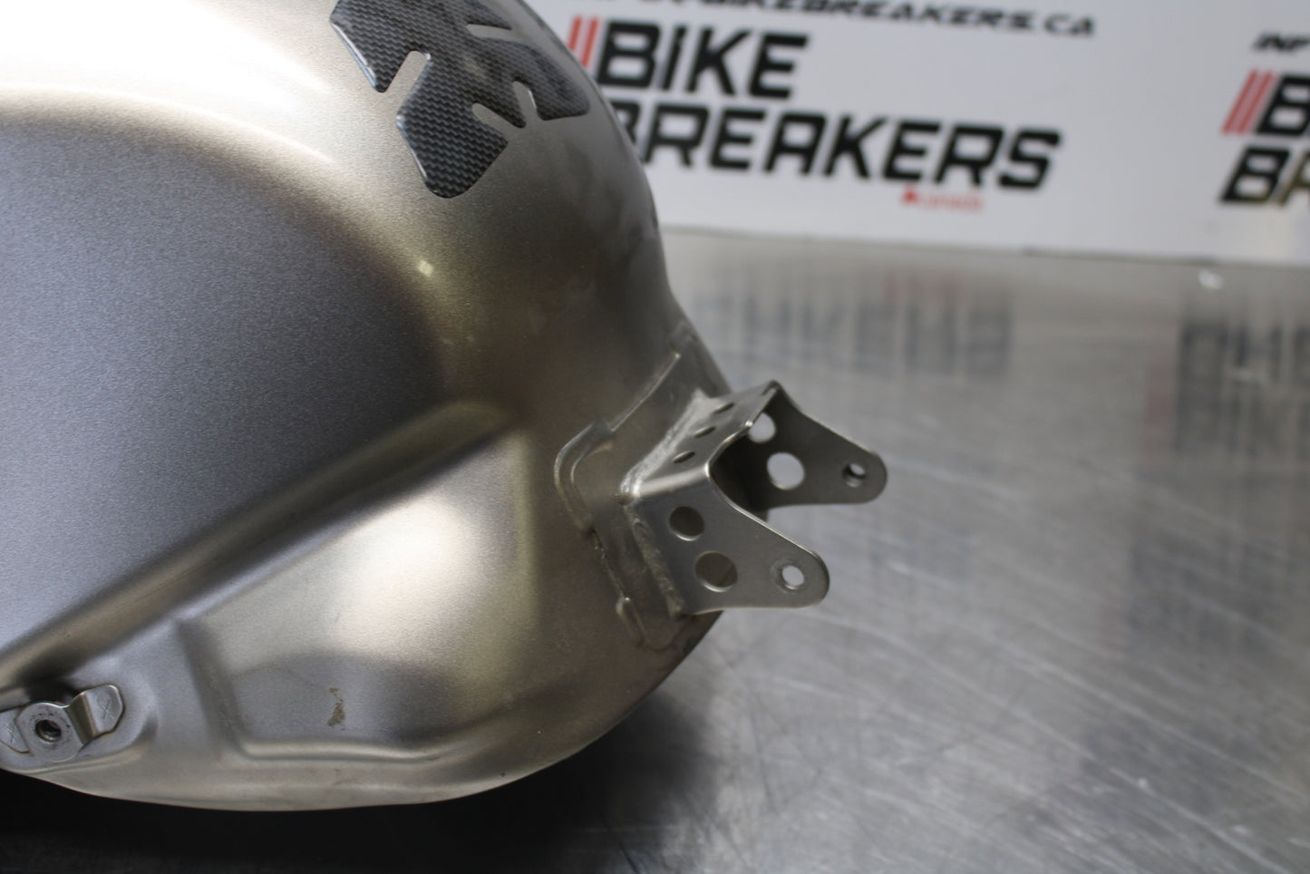 04-05 KAWASAKI NINJA ZX10R GAS TANK FUEL CELL PETROL RESERVOIR BB163