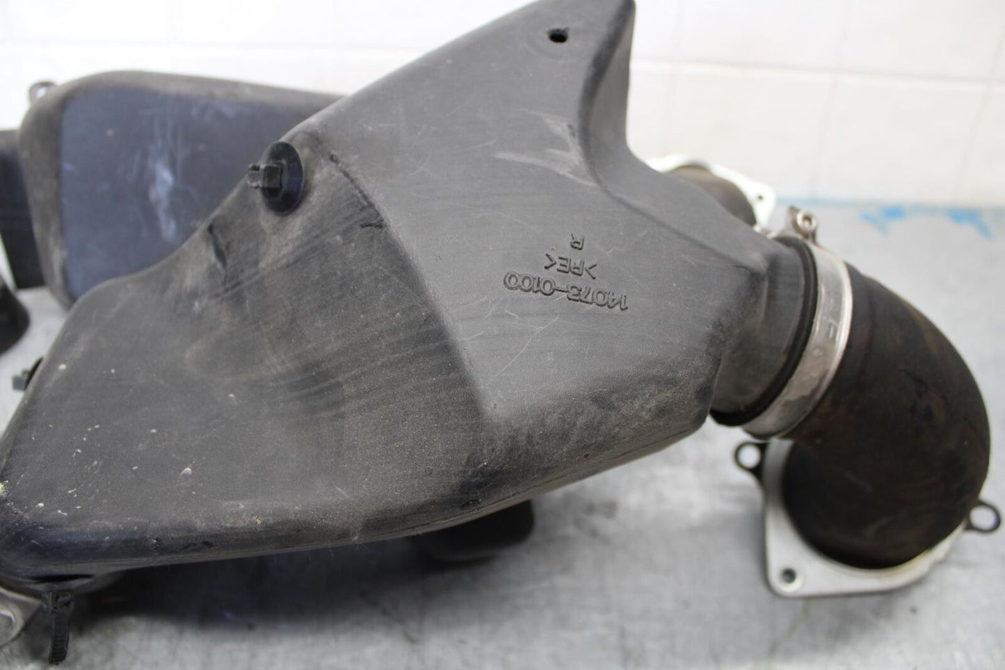 06-07 KAWASAKI NINJA ZX14R RIGHT LEFT AIR INTAKE DUCTS bb433
