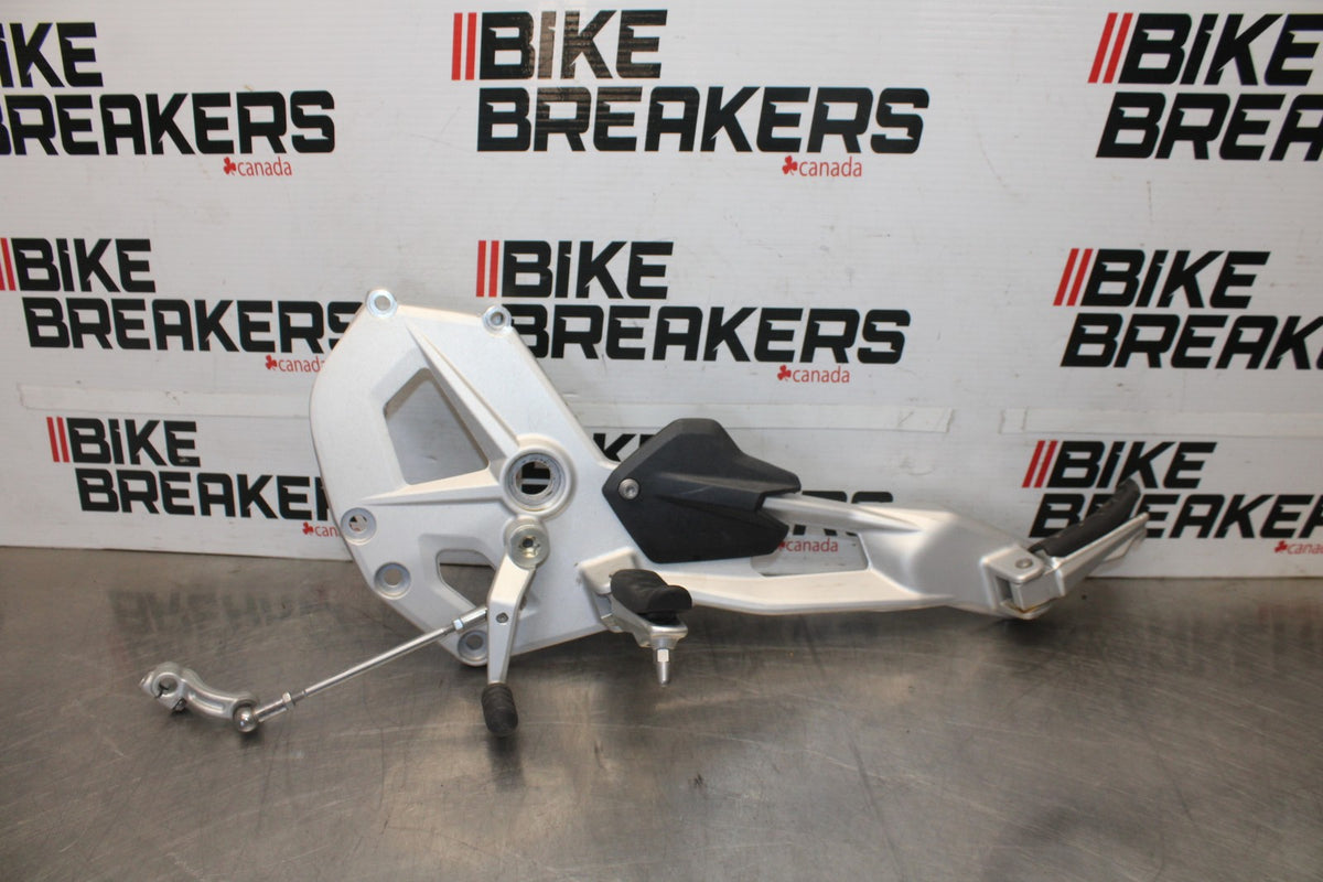 20-23 BMW F900R LEFT REARSET REAR SET FOOT PEG W SHIFTER BB923