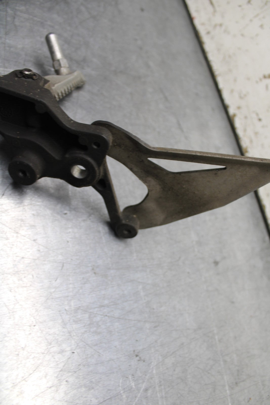 24 KAWASAKI NINJA 500 ABS LEFT REARSET REAR SET DRIVER FOOT PEG REST STOP BB744