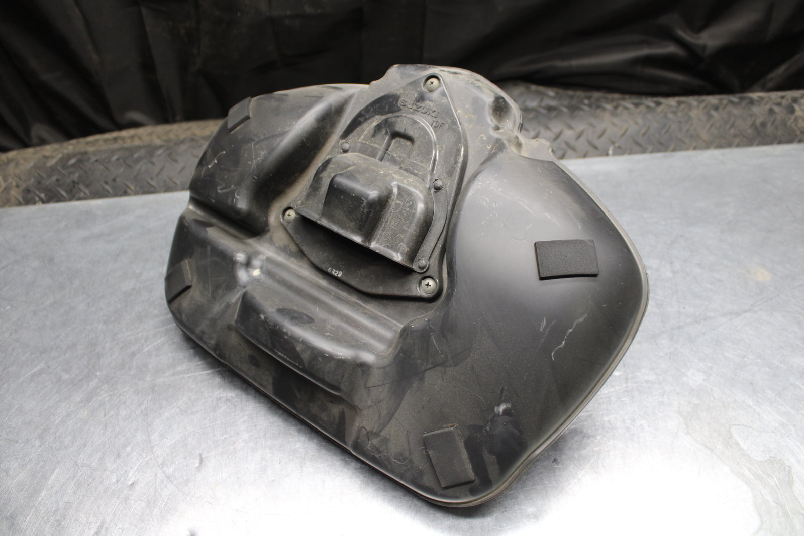 00 SUZUKI INTRUDER 1500 VL1500 AIRBOX AIR INTAKE FILTER BOX BB761