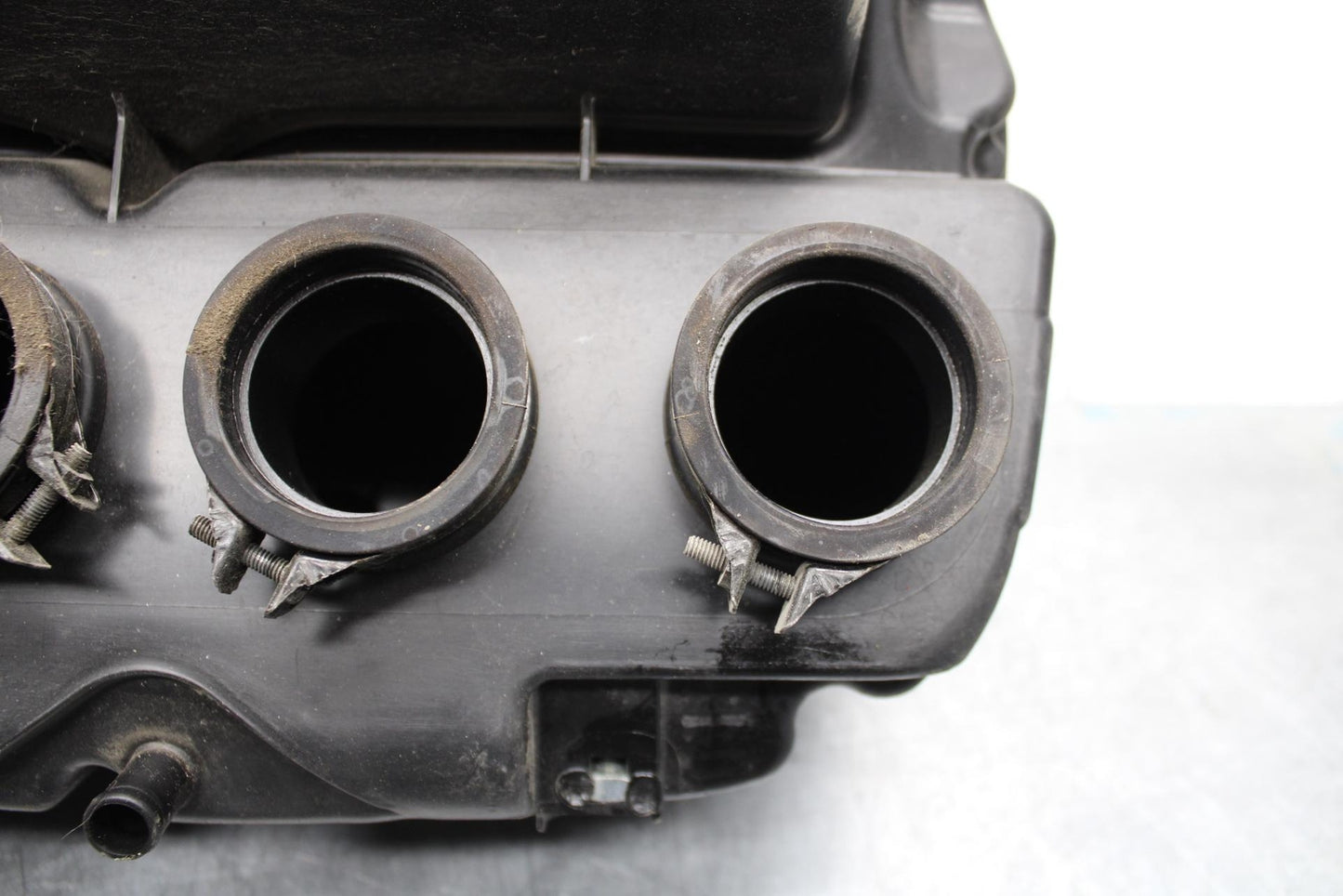 2001 Suzuki GSXR600 AIRBOX AIR INTAKE FILTER BOX 13700-39F00 BB59