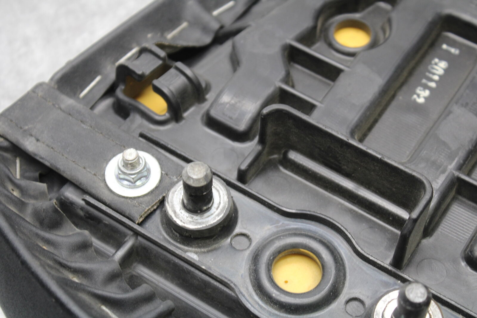 05-06 SUZUKI GSXR1000 REAR BACK PASSENGER TANDEM SEAT PAD SADDLE PILLION BB663