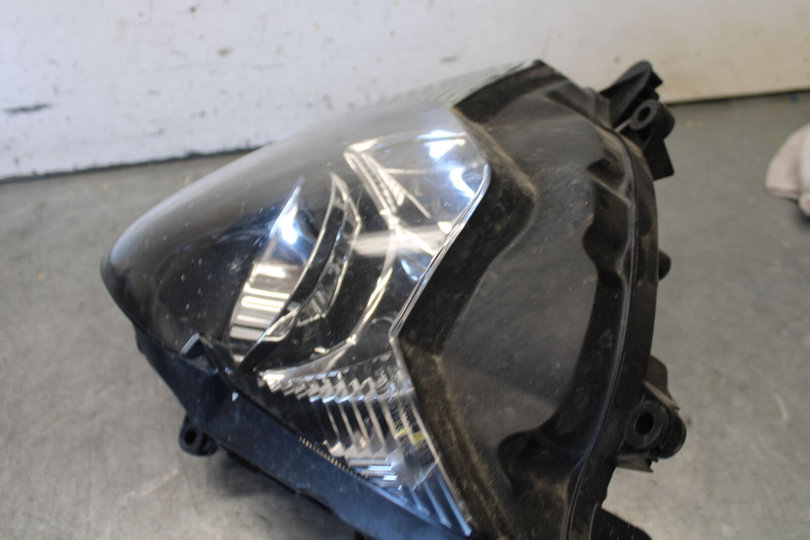 05-06 SUZUKI GSXR1000 FRONT HEADLIGHT HEAD LIGHT LAMP 35100-41G01-999 BB663