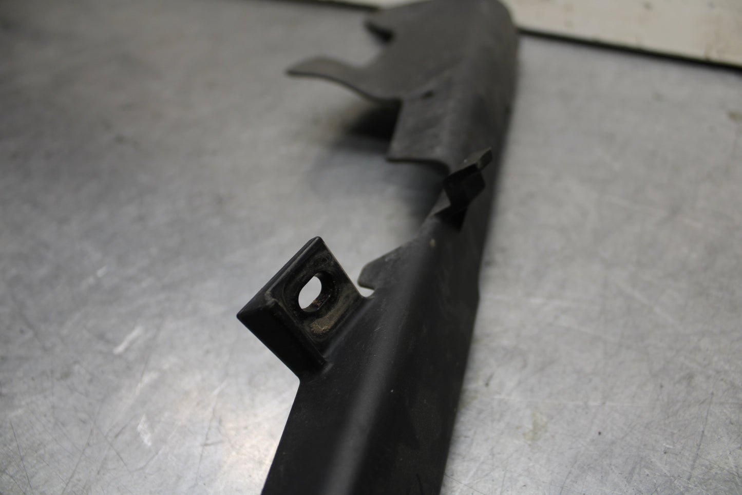 16 KAWASAKI NINJA ZX10R REAR BACK DRIVE CHAIN GUARD SHIELD 36014-0062  BB650