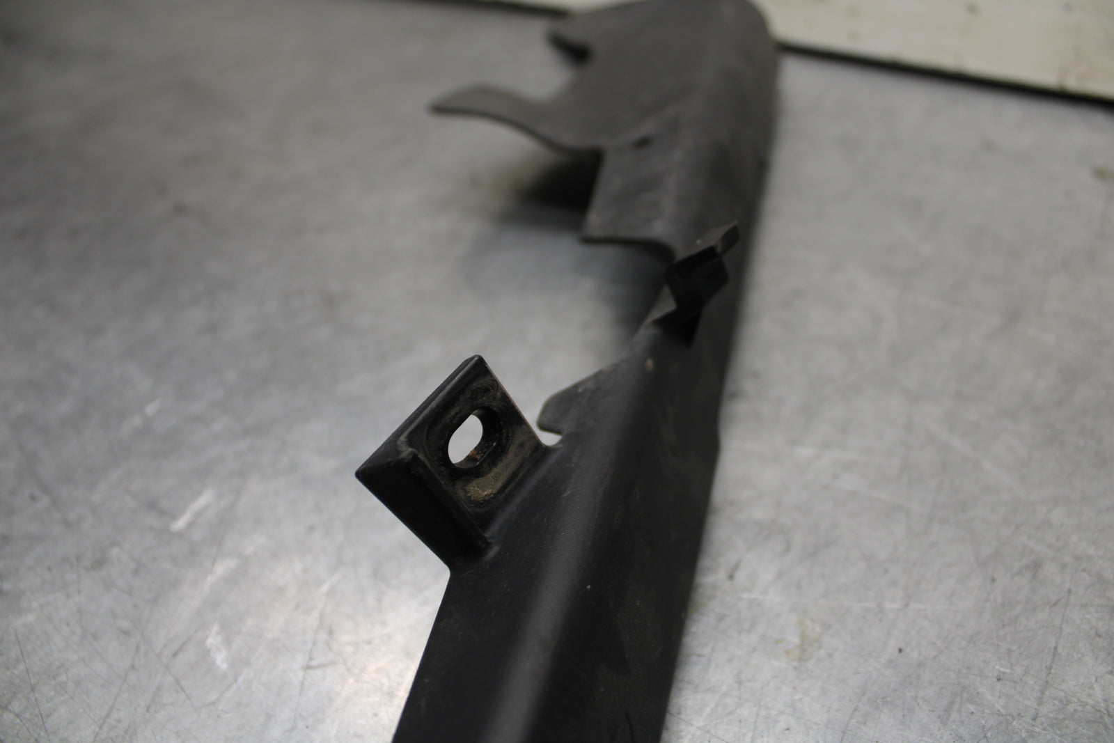 16 KAWASAKI NINJA ZX10R REAR BACK DRIVE CHAIN GUARD SHIELD 36014-0062  BB650