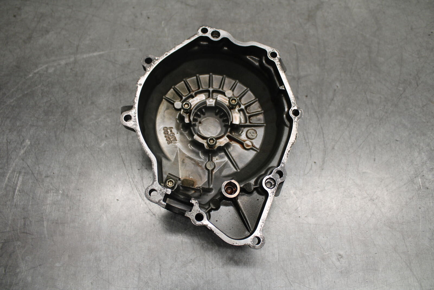 06 YAMAHA YZF R6 STATOR MAGNETO ALTERNATOR GENERATOR COVER BB716