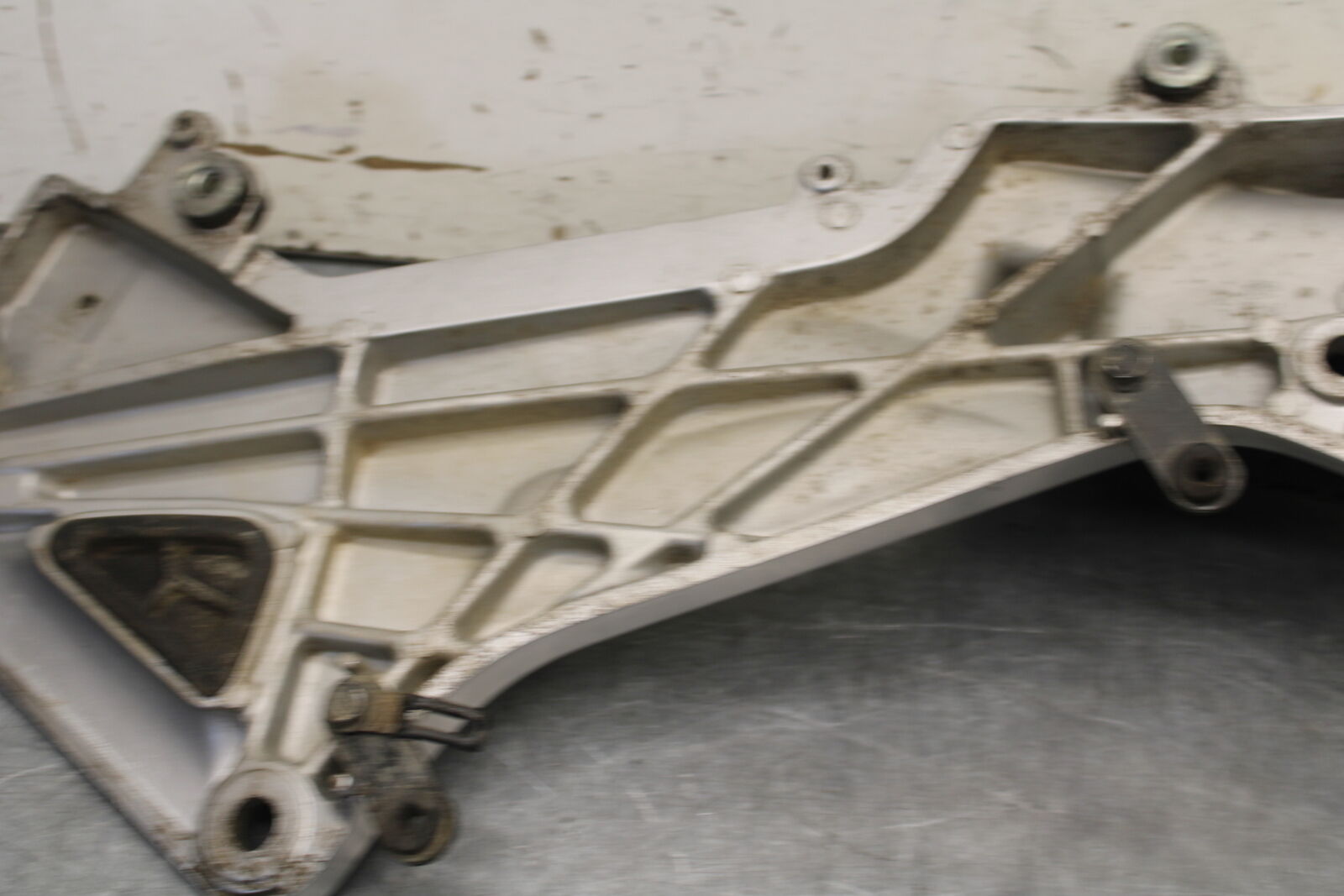 04-12 HONDA ST1300A LEFT FRONT FOOT REST PEG STEP MOUNT BRACKET BB669