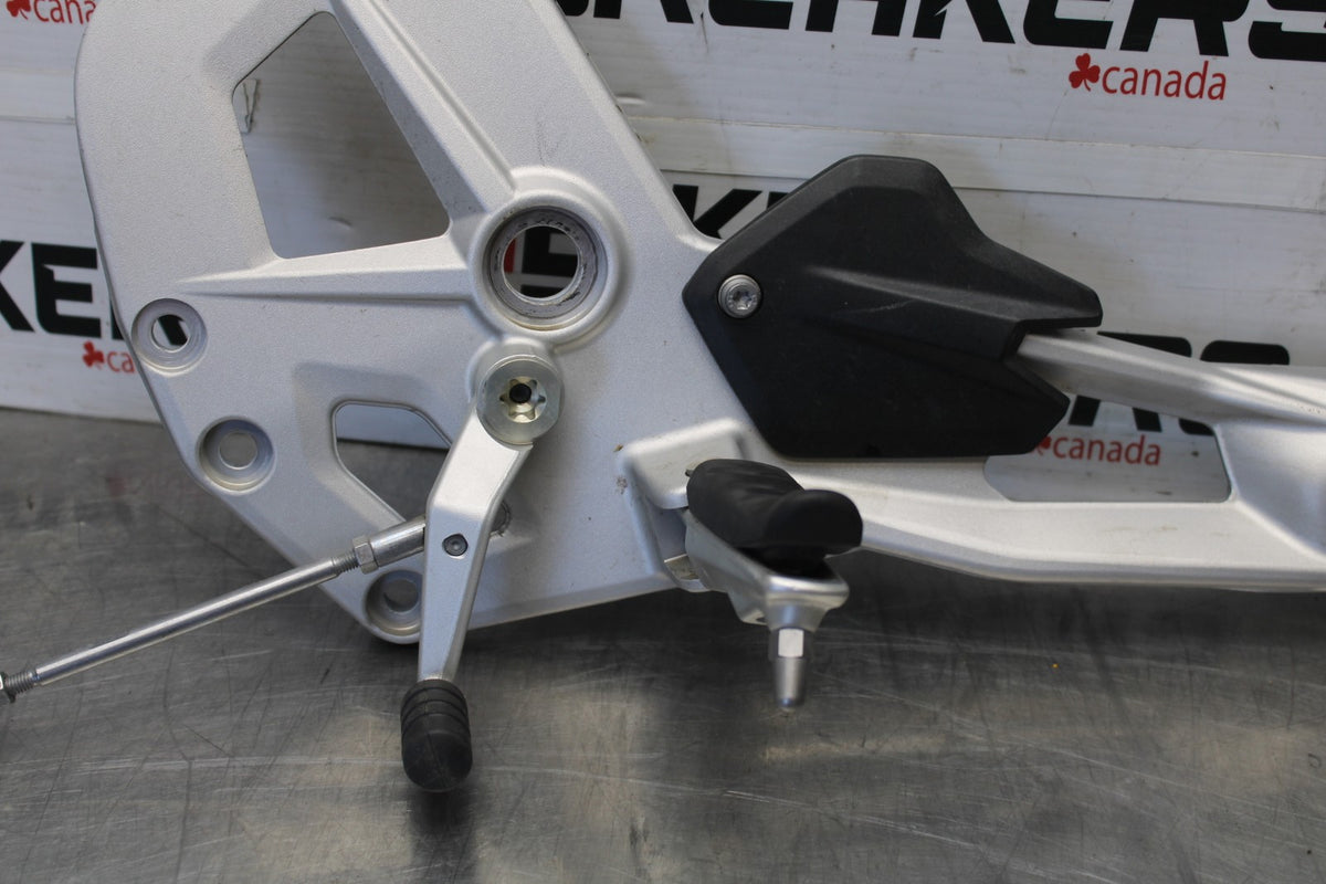 20-23 BMW F900R LEFT REARSET REAR SET FOOT PEG W SHIFTER BB923