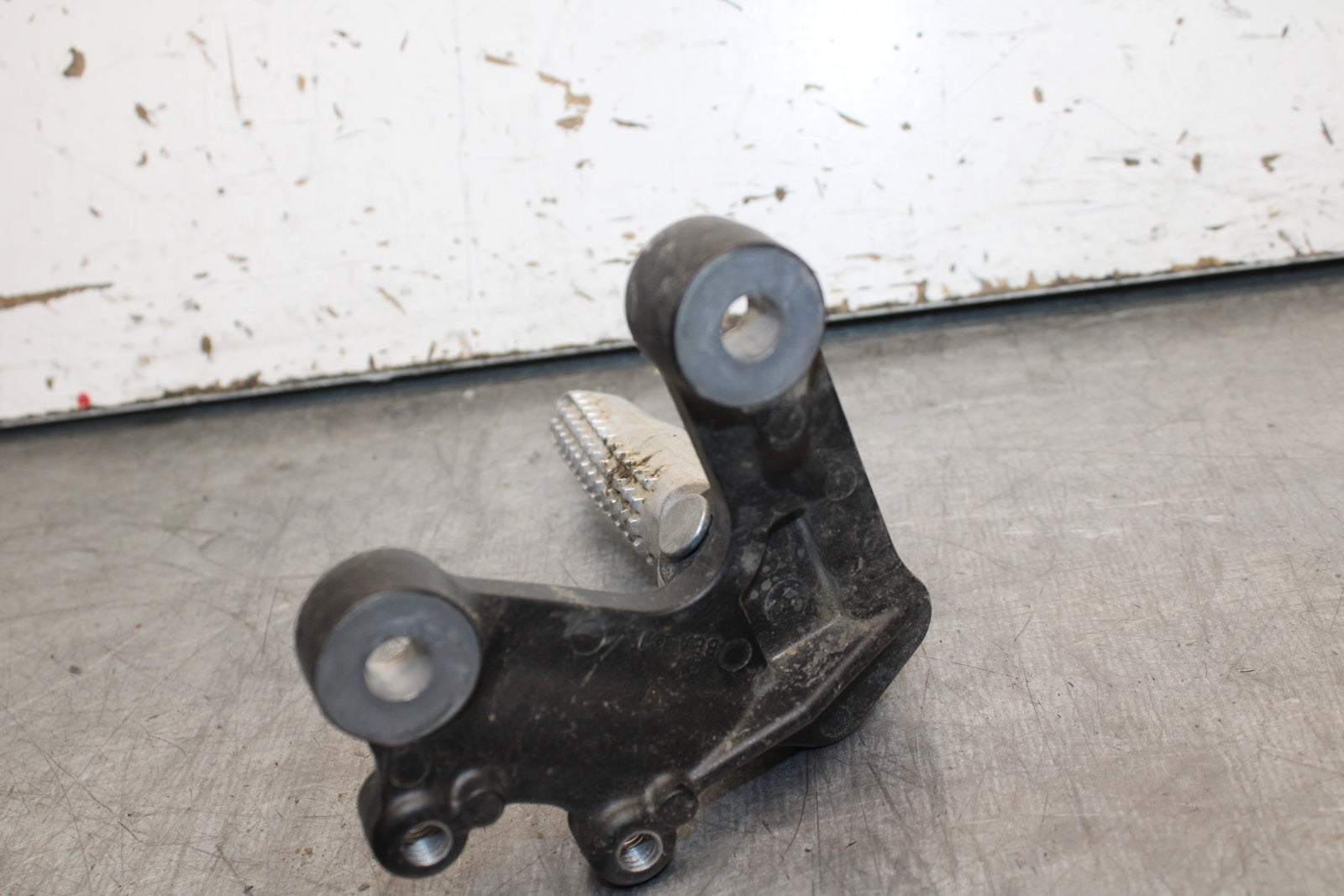 22-24 YAMAHA XSR900 LEFT REARSET REAR SET DRIVER FOOT PEG REST STOP BB710