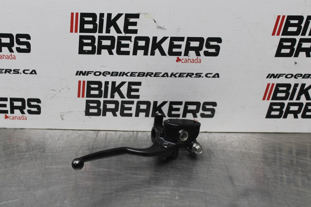 18-26 KAWASAKI Z400 FRONT BRAKE MASTER CYLINDER w/ LEVER BB852