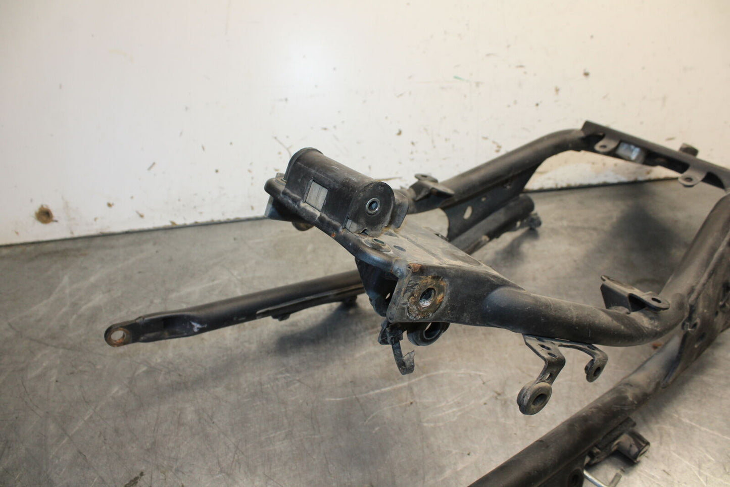 07-09 YAMAHA FZ6 REAR SUBFRAME BACK SUB FRAME 4S8-21190-09-00 BB713