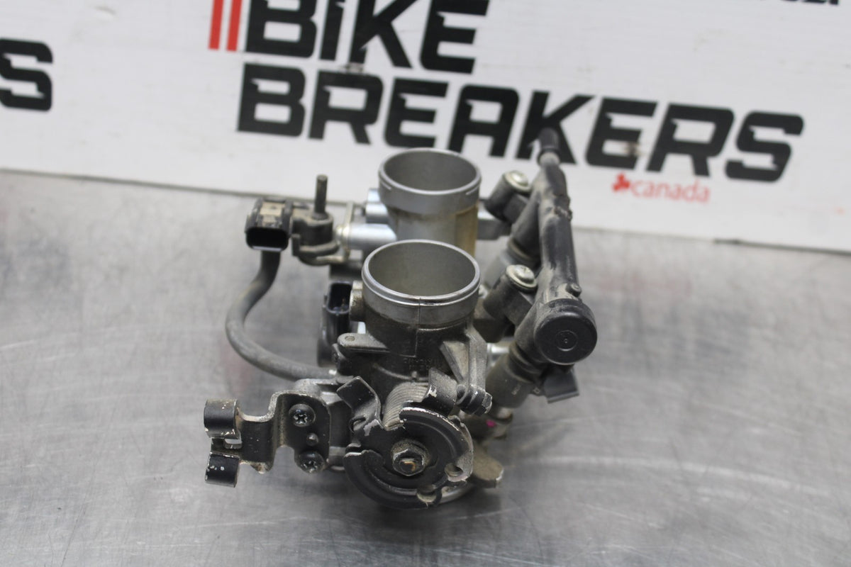 18-23 KAWASAKI NINJA 400 EX400 ABS MAIN FUEL INJECTORS / THROTTLE BODIES BB795
