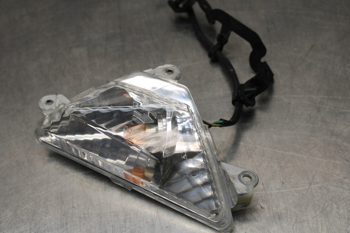 19-23 KAWASAKI NINJA ZX6R LEFT FRONT TURN SIGNAL LIGHT INDICATOR BB188