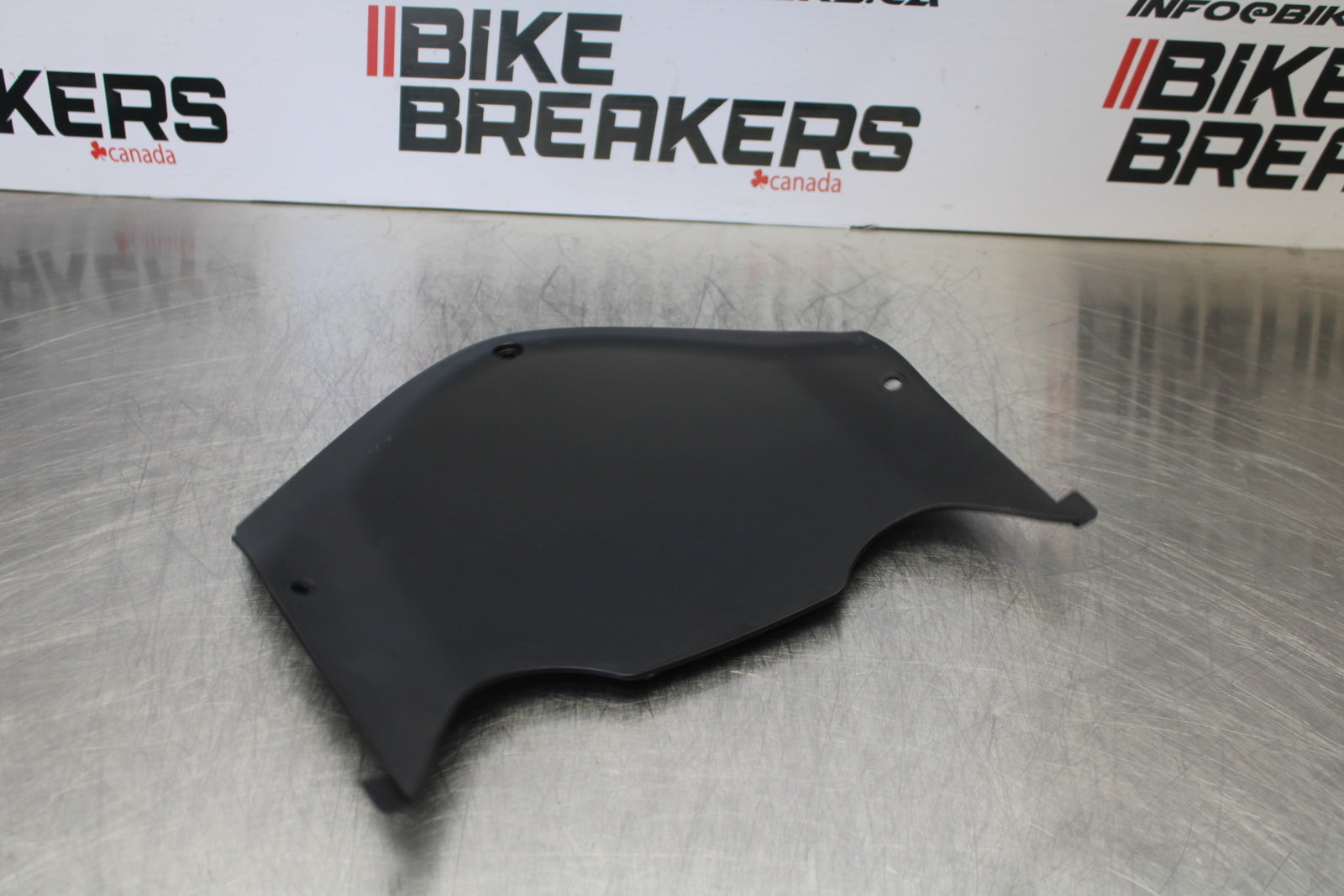 23-24 KAWASAKI NINJA ZX14R LOWER FRONT UPPER INNER HEADLIGHT COWL FAIRING  BB169