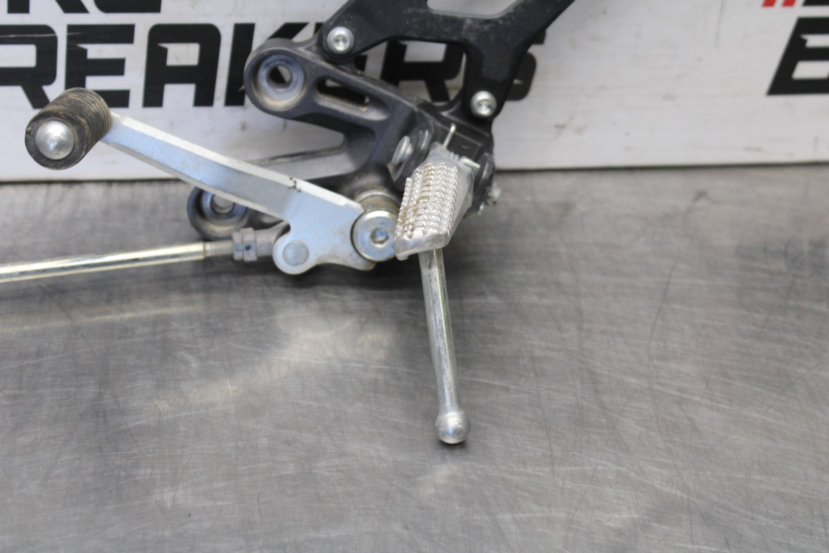 22-25 YAMAHA YZF R7 LEFT REARSET REAR SET FOOT PEG W SHIFTER BB940