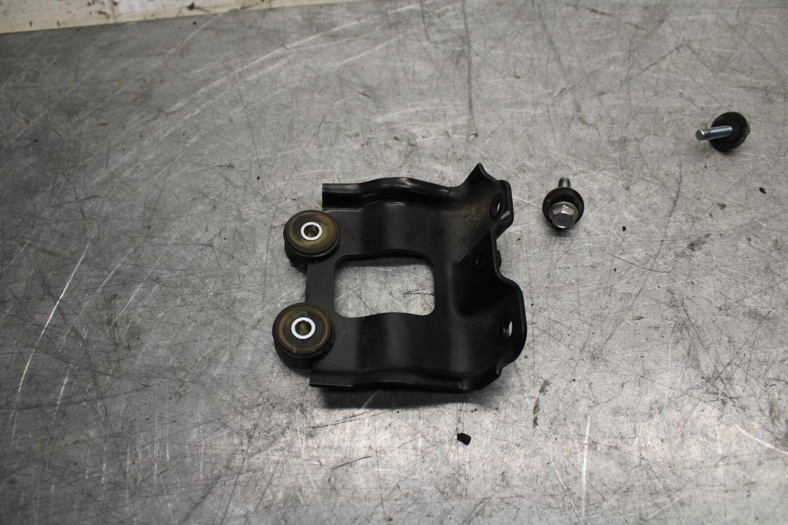 2015 Yamaha YZF R3 GAS TANK FUEL CELL PETROL RESERVOIR BRACKET MOUNT BB526