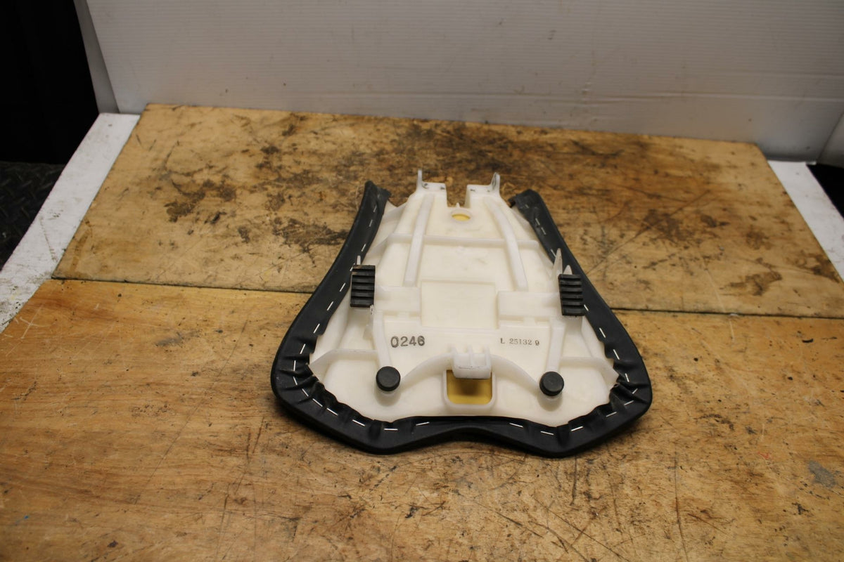 13-18 KAWASAKI NINJA ZX6R FRONT DRIVERS SEAT PAD SADDLE PILLION BB342