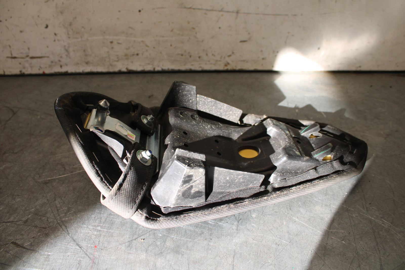 19-22 KAWASAKI Z400 REAR BACK PASSENGER TANDEM SEAT PAD SADDLE PILLION BB708