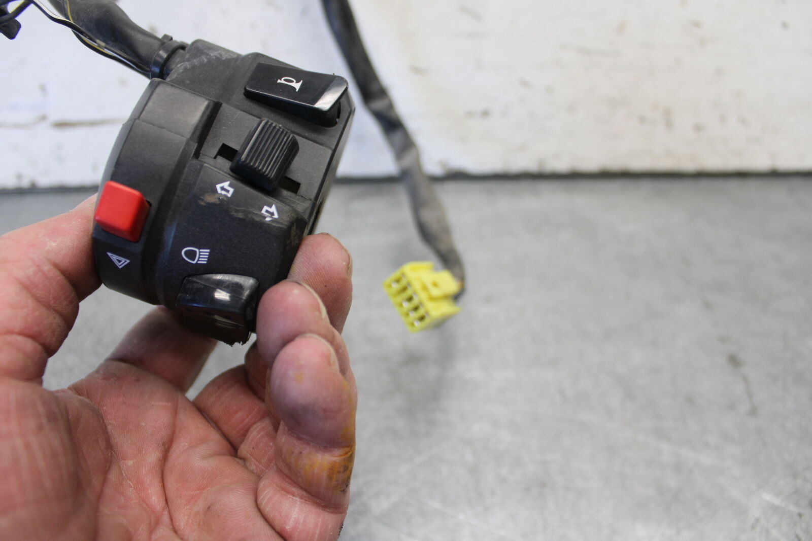 04 SUZUKI GSXR600 LEFT CLIP ON  HORN SIGNALS SWITCH SWITCHES 37400-29G11  BB676